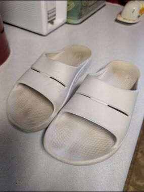 Oofos Cream Slide Sandals - Simple Two‑Strap Design